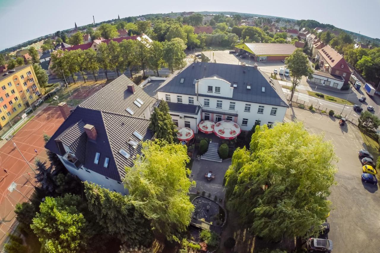 Hotel Bialy Domek Walcz Exterior photo