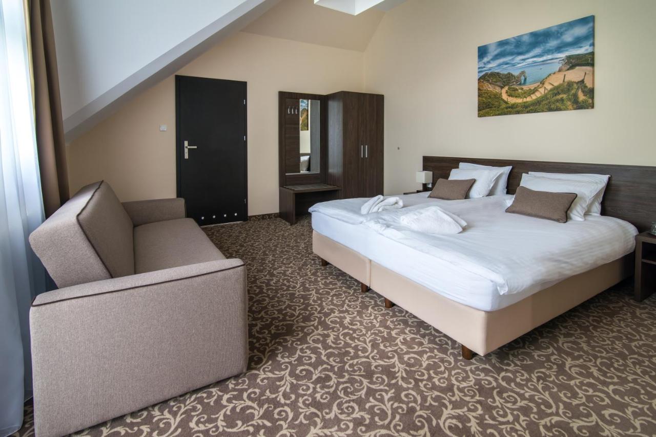 Hotel Bialy Domek Walcz Exterior photo